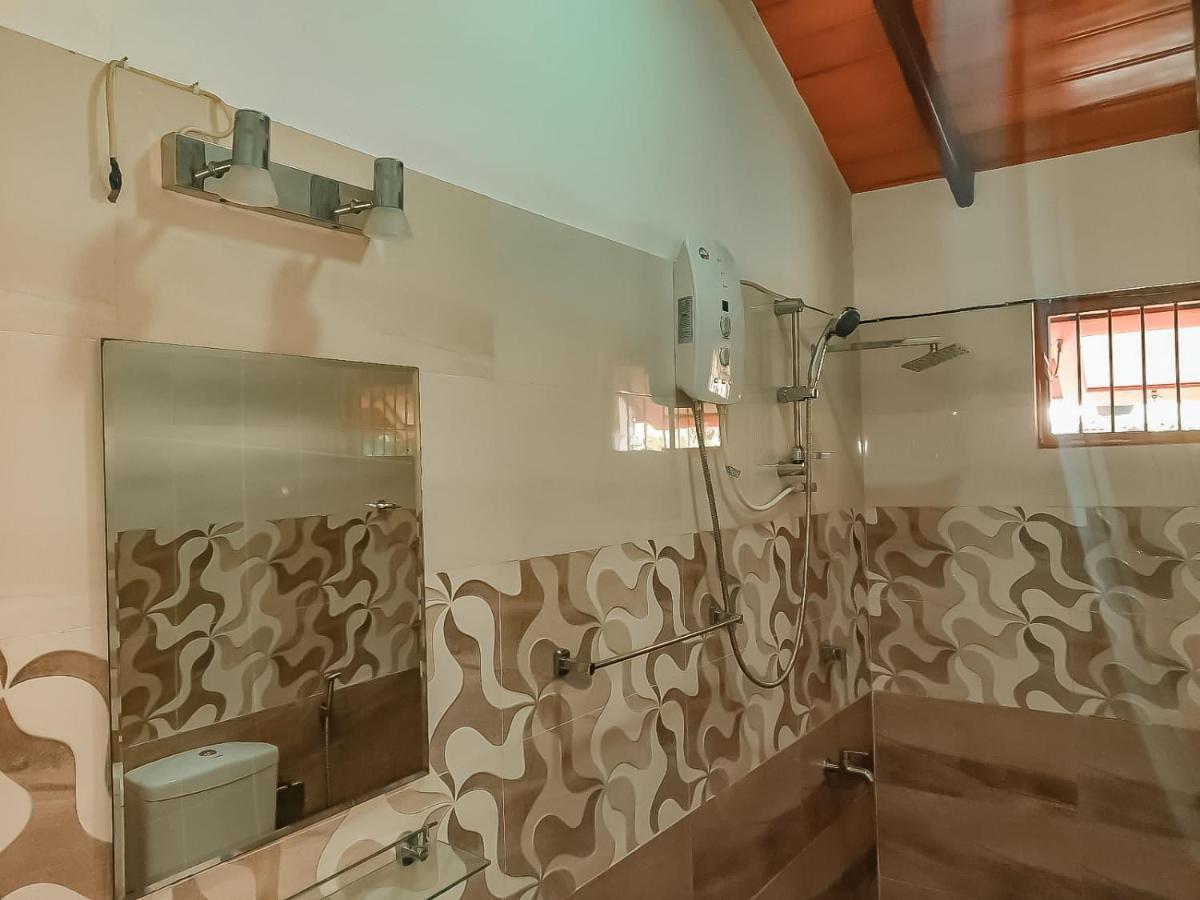 Hotel White House ラトゥナプラ エクステリア 写真
