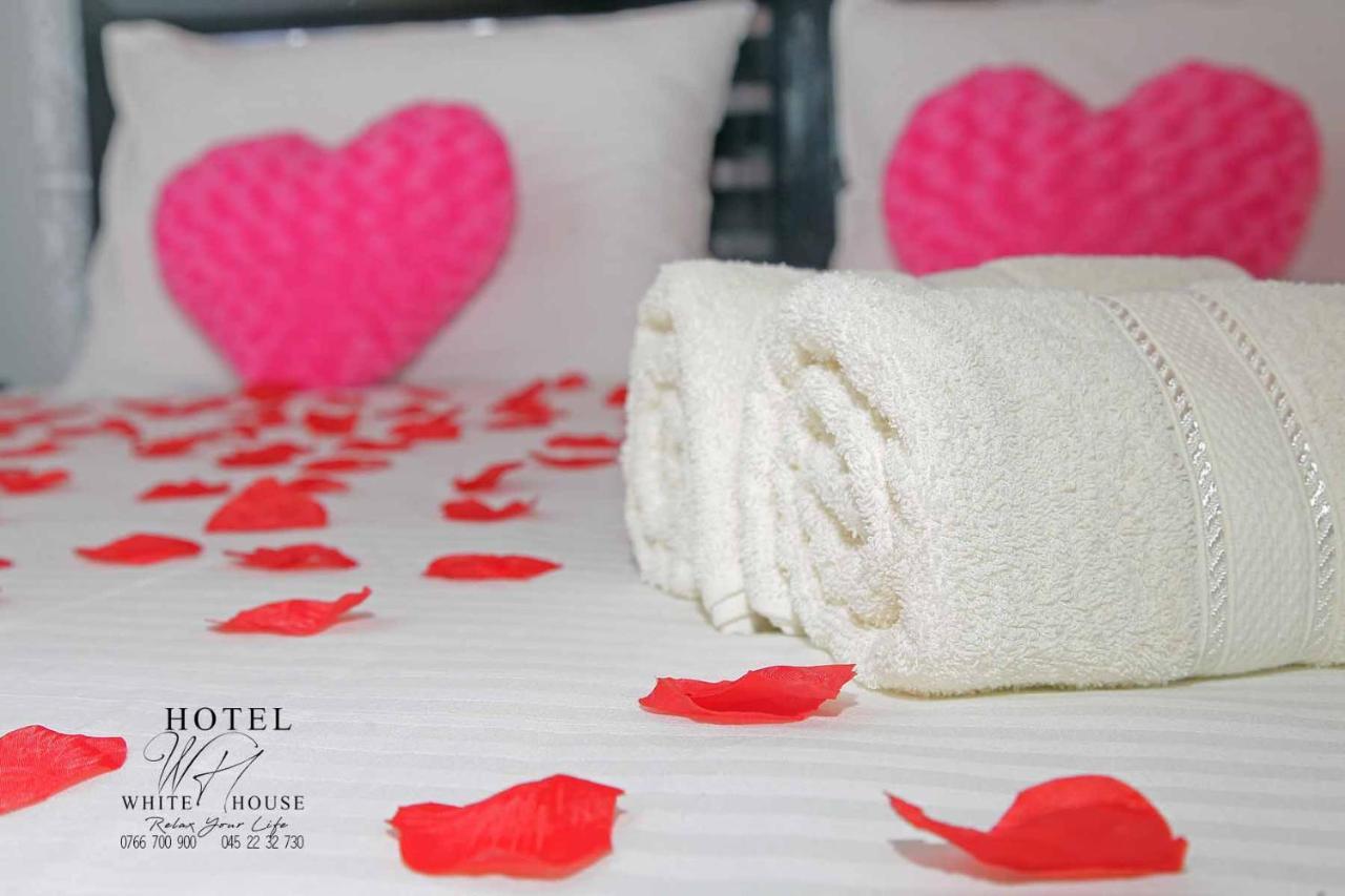 Hotel White House ラトゥナプラ エクステリア 写真